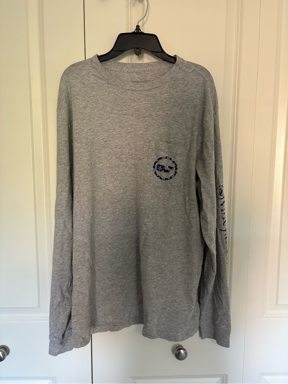 Men’s vineyard vines gray cotton long sleeve shirt size medium. Sf/1 cat home